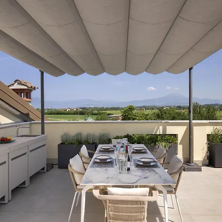 Delphine With Shared Pool Appartement