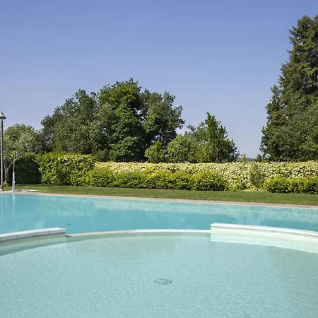 Delphine With Shared Pool Appartement